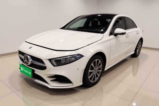 Ojetý Mercedes-Benz A-Class 2022 Restyled A 200 L Sport Sedan Dynamic Version