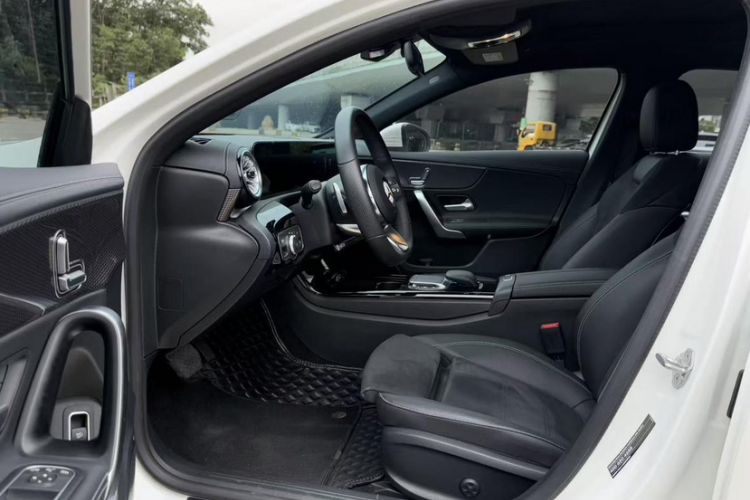 Used Mercedes-Benz A-Class 2022 Revised Version A 200 L Sport Sedan Fashionable Style Left Front Seat