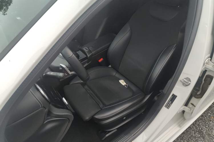 Used Mercedes-Benz A-Class 2022 Revised Version A 200 L Sport Sedan Fashionable Style Left Front Seat