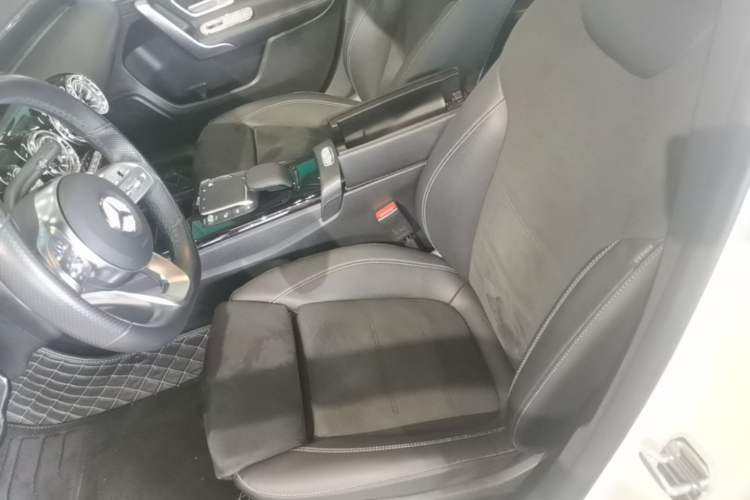 Used Mercedes-Benz A-Class 2022 Revised Version A 200 L Sport Sedan Fashionable Style Left Front Seat