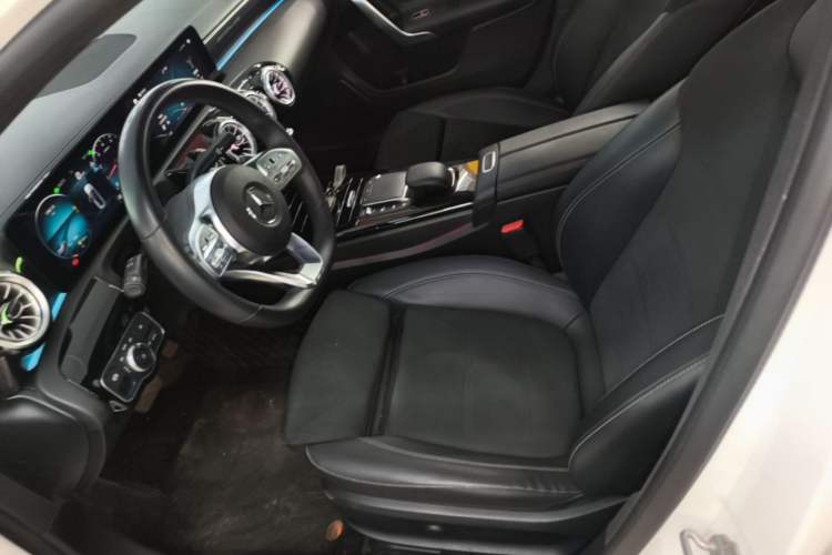Used Mercedes-Benz A-Class 2022 Revised Version A 200 L Sport Sedan Fashionable Style Left Front Seat