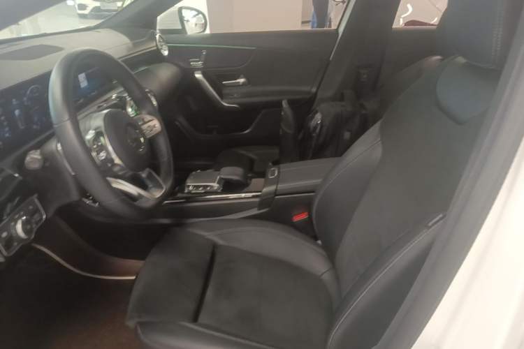 Used Mercedes-Benz A-Class 2022 Revised Version A 200 L Sport Sedan Fashionable Style Left Front Seat