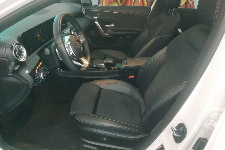 Used Mercedes-Benz A-Class 2022 Revised Version A 200 L Sport Sedan Fashionable Style Left Front Seat