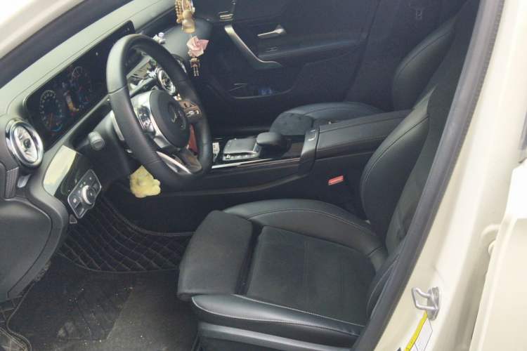 Used Mercedes-Benz A-Class 2022 Revised Version A 200 L Sport Sedan Fashionable Style Left Front Seat