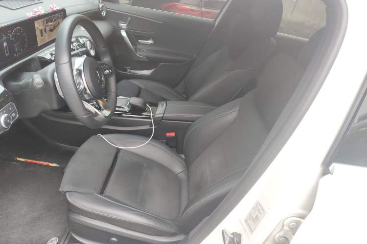 Used Mercedes-Benz A-Class 2022 Revised Version A 200 L Sport Sedan Fashionable Style Left Front Seat