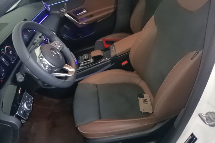 Used Mercedes-Benz A-Class 2022 Revised Version A 200 L Sport Sedan Fashionable Style Left Front Seat