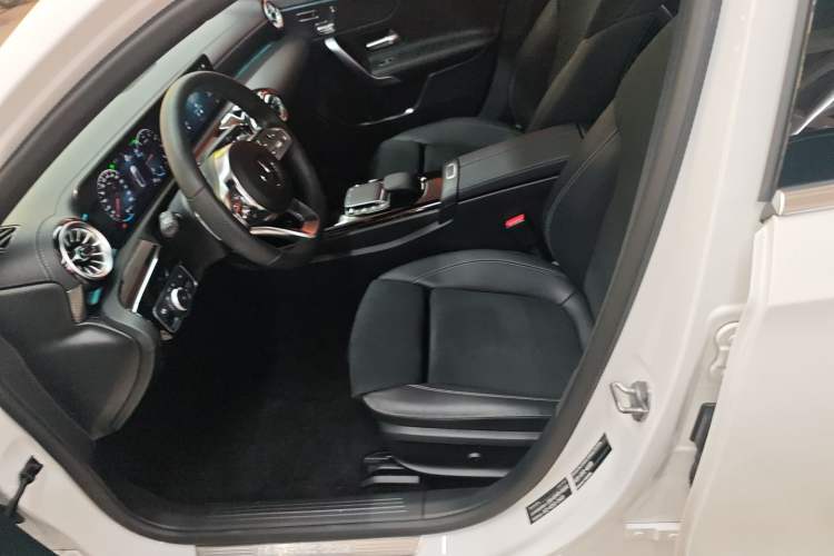 Used Mercedes-Benz A-Class 2022 Revised Version A 200 L Sport Sedan Fashionable Style Left Front Seat