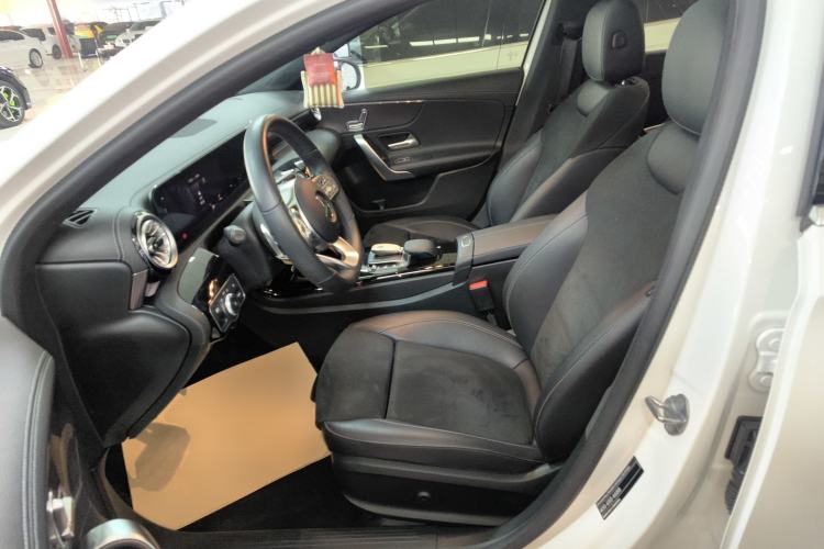 Used Mercedes-Benz A-Class 2022 Revised Version A 200 L Sport Sedan Fashionable Style Left Front Seat