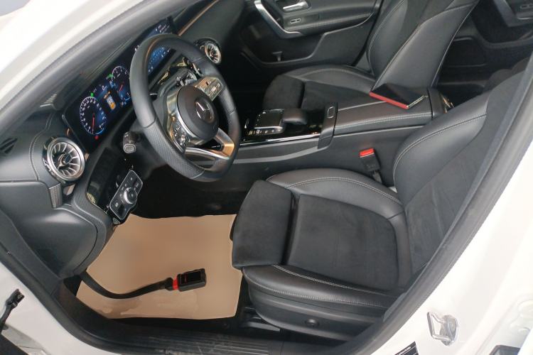 Used Mercedes-Benz A-Class 2022 Revised Version A 200 L Sport Sedan Fashionable Style Left Front Seat