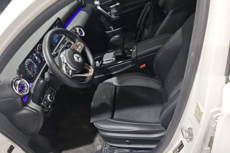 Used Mercedes-Benz A-Class 2022 Revised Version A 200 L Sport Sedan Fashionable Style Left Front Seat