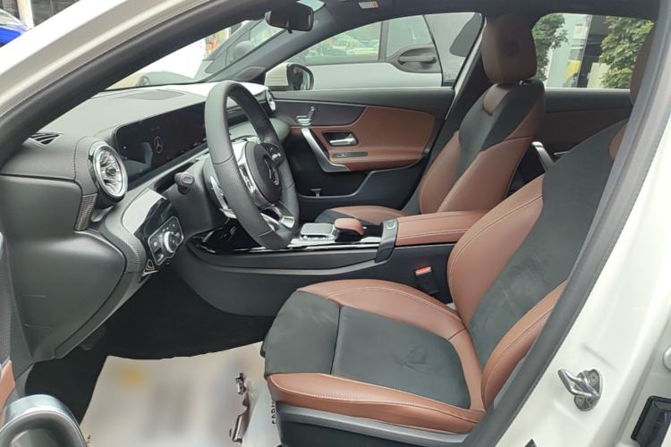 Used Mercedes-Benz A-Class 2022 Revised Version A 200 L Sport Sedan Fashionable Style Left Front Seat