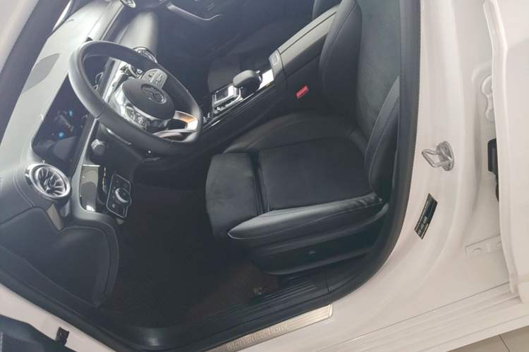 Used Mercedes-Benz A-Class 2022 Revised Version A 200 L Sport Sedan Fashionable Style Left Front Seat