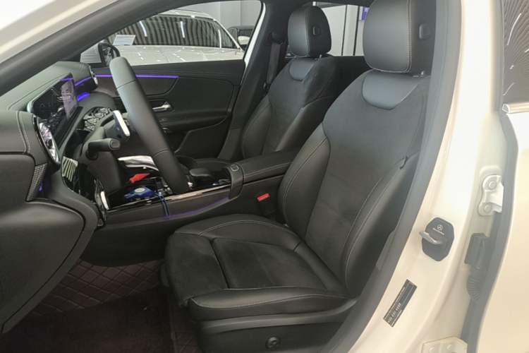 Used Mercedes-Benz A-Class 2022 Revised Version A 200 L Sport Sedan Fashionable Style Left Front Seat