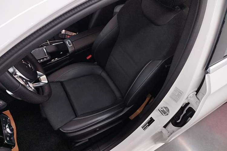 Used Mercedes-Benz A-Class 2022 Revised Version A 200 L Sport Sedan Fashionable Style Left Front Seat