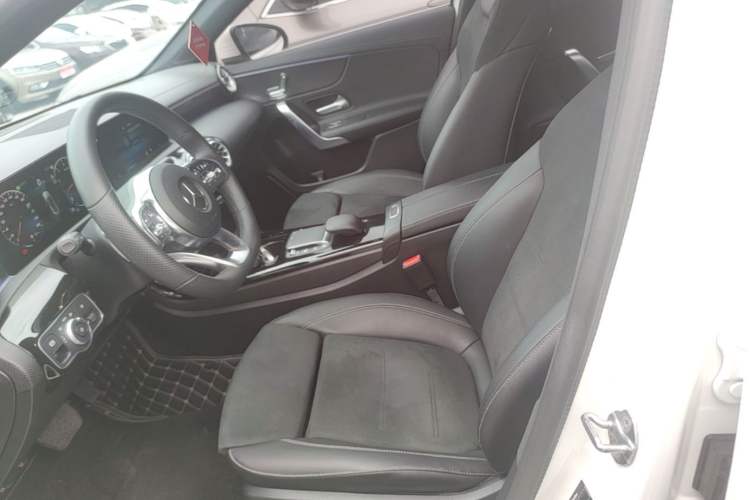 Used Mercedes-Benz A-Class 2022 Revised Version A 200 L Sport Sedan Fashionable Style Left Front Seat