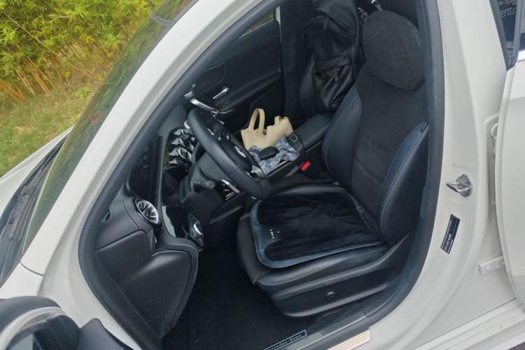 Used Mercedes-Benz A-Class 2022 Revised Version A 200 L Sport Sedan Fashionable Style Left Front Seat