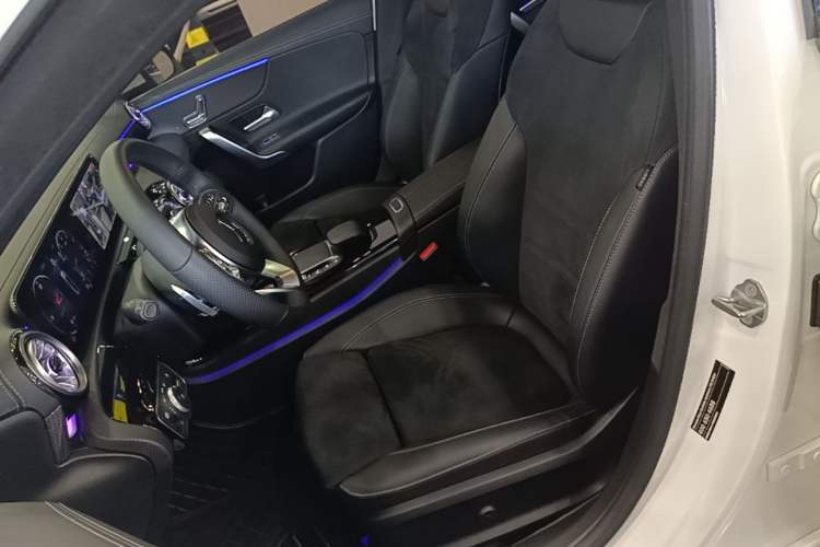 Used Mercedes-Benz A-Class 2022 Revised Version A 200 L Sport Sedan Fashionable Style Left Front Seat
