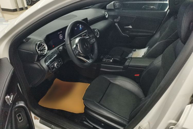 Used Mercedes-Benz A-Class 2022 Revised Version A 200 L Sport Sedan Fashionable Style Left Front Seat