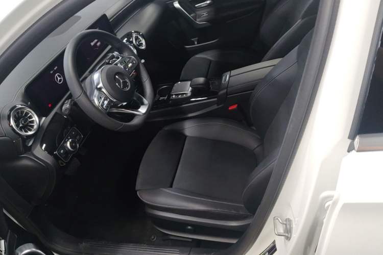 Used Mercedes-Benz A-Class 2022 Revised Version A 200 L Sport Sedan Fashionable Style Left Front Seat