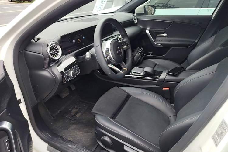 Used Mercedes-Benz A-Class 2022 Second Facelift A 200 L Sport Sedan Fashion Version Left Front Seat