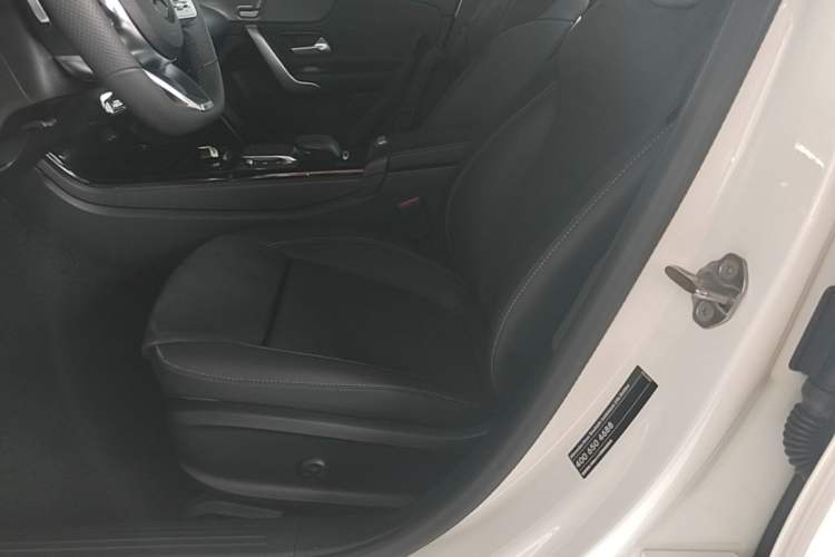 Used Mercedes-Benz A-Class 2022 Revised Version A 200 L Sport Sedan Fashionable Style Left Front Seat