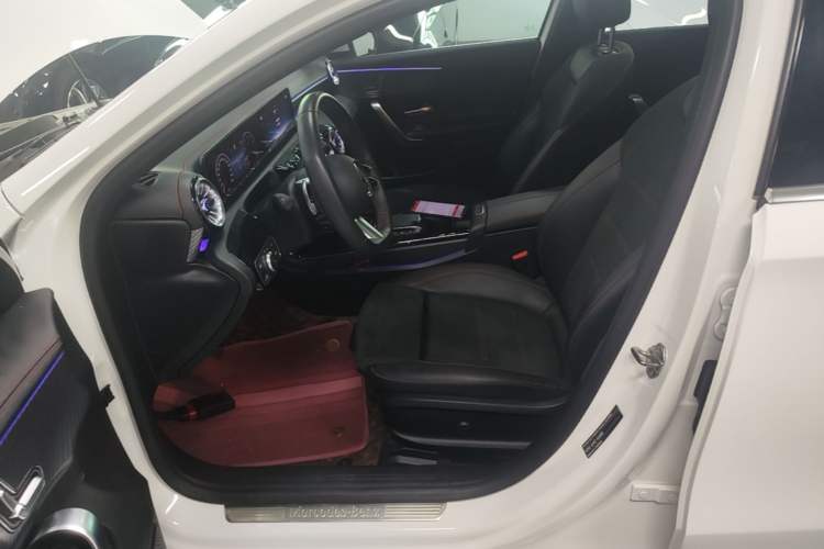 Used Mercedes-Benz A-Class 2022 Revised Version A 200 L Sport Sedan Fashionable Style Left Front Seat