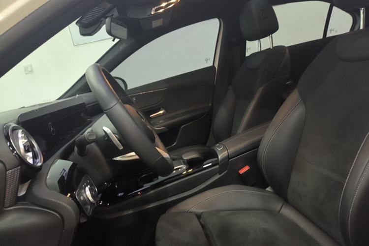 Used Mercedes-Benz A-Class 2022 Revised Version A 200 L Sport Sedan Fashionable Style Left Front Seat