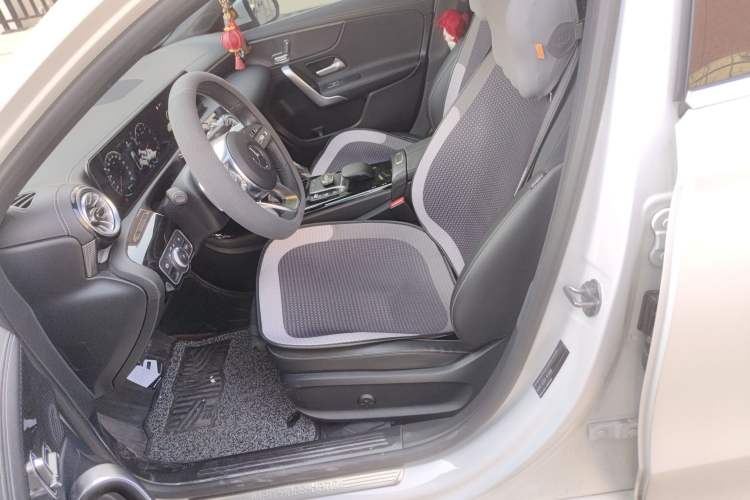 Used Mercedes-Benz A-Class 2022 Revised Version A 200 L Sport Sedan Fashionable Style Left Front Seat