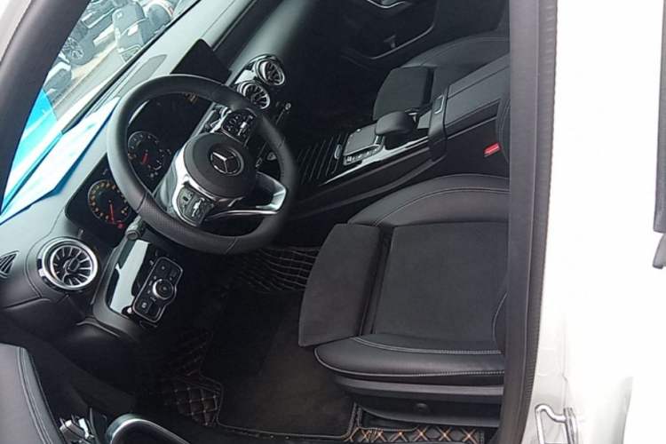 Used Mercedes-Benz A-Class 2022 Revised Version A 200 L Sport Sedan Fashionable Style Left Front Seat