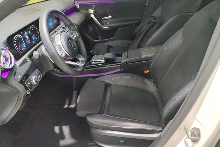 Used Mercedes-Benz A-Class 2022 Revised Version A 200 L Sport Sedan Fashionable Style Left Front Seat