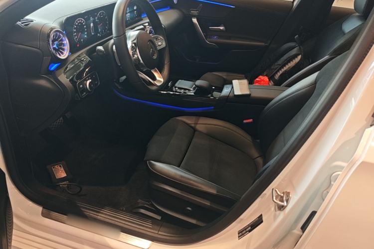 Used Mercedes-Benz A-Class 2022 Revised Version A 200 L Sport Sedan Fashionable Style Left Front Seat