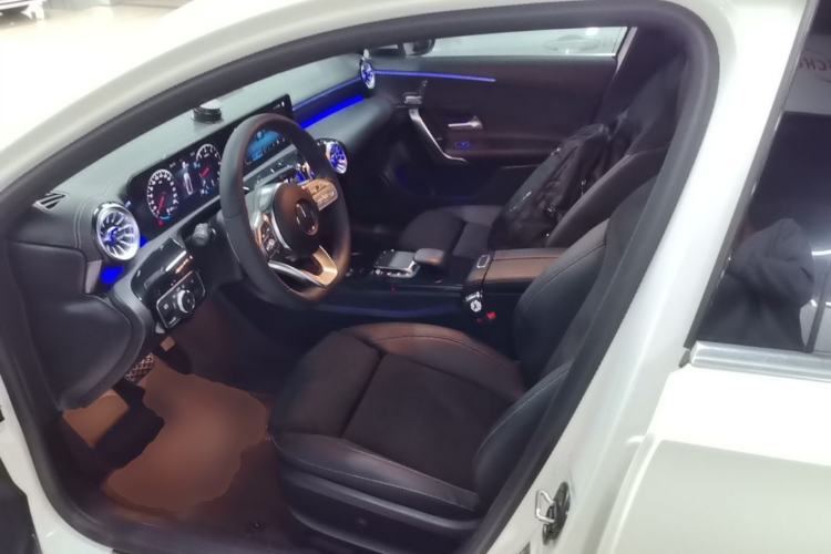 Used Mercedes-Benz A-Class 2022 Revised Version A 200 L Sport Sedan Fashionable Style Left Front Seat