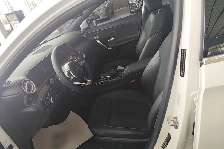 Used Mercedes-Benz A-Class 2022 Revised Version A 200 L Sport Sedan Fashionable Style Left Front Seat