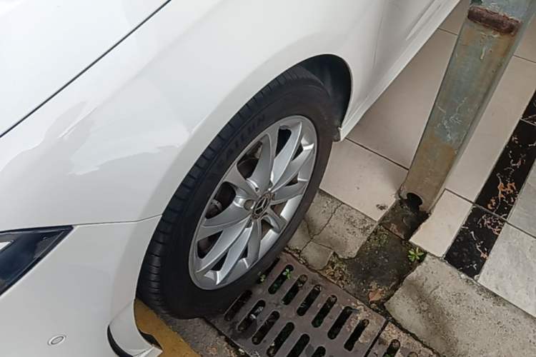 Used Mercedes-Benz A-Class 2022 Restyled A 200 L Sport Sedan Fashion Version Left Front Wheel Hub