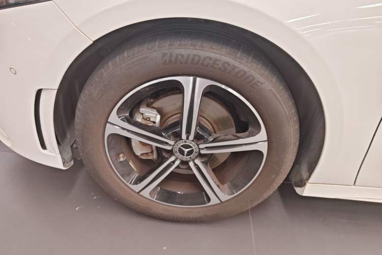 Used Mercedes-Benz A-Class 2022 Revised Version A 200 L Sport Sedan Fashionable Style Left Front Wheel Hub
