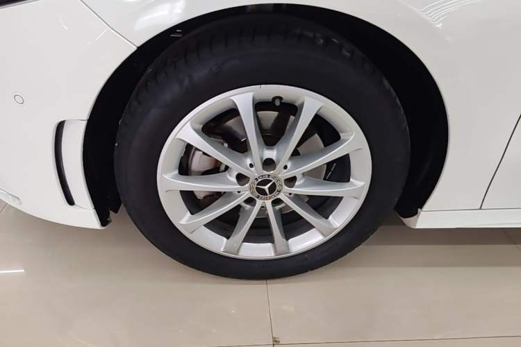 Used Mercedes-Benz A-Class 2022 A 200 L Sport Sedan Dynamic Model Left Front Wheel Hub