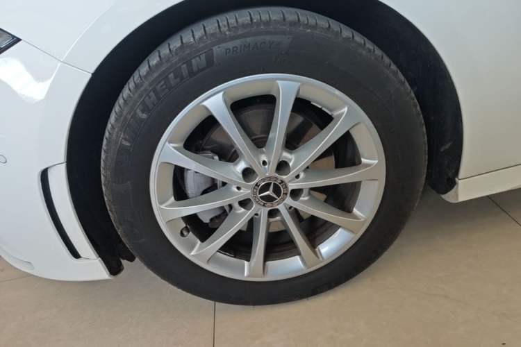 Used Mercedes-Benz A-Class 2022 Restyled A 200 L Sport Sedan Fashion Version Left Front Wheel Hub
