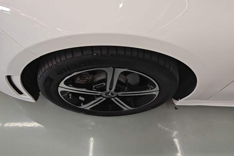 Used Mercedes-Benz A-Class 2022 Revised Version A 200 L Sport Sedan Fashionable Style Left Front Wheel Hub