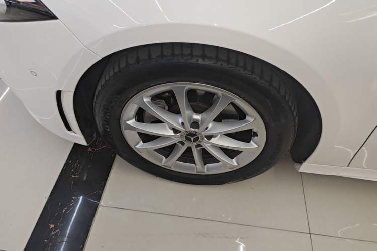 Used Mercedes-Benz A-Class 2022 Restyled A 200 L Sport Sedan Fashion Version Left Front Wheel Hub