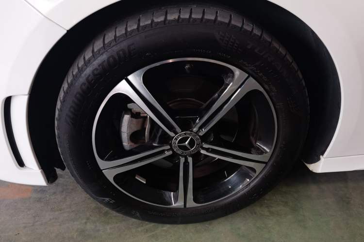 Used Mercedes-Benz A-Class 2022 Second Facelift A 200 L Sport Sedan Fashion Version Left Front Wheel Hub