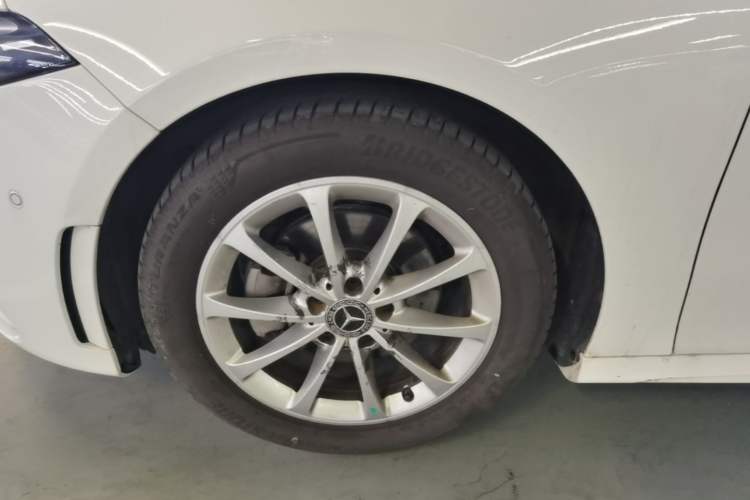 Used Mercedes-Benz A-Class 2022 Restyled A 200 L Sport Sedan Dynamic Version Left Front Wheel Hub