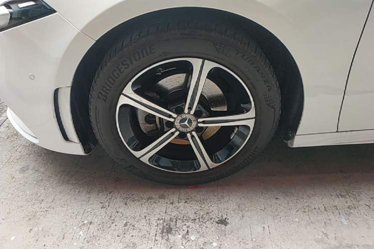 Used Mercedes-Benz A-Class 2022 Revised Version A 200 L Sport Sedan Fashionable Style Left Front Wheel Hub