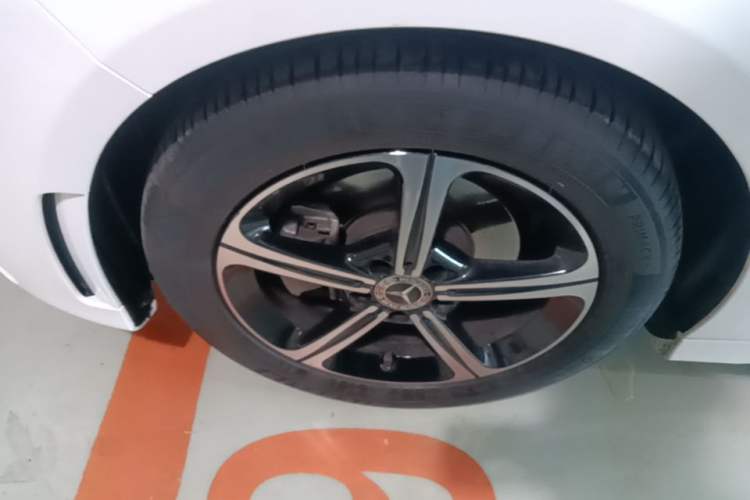 Used Mercedes-Benz A-Class 2022 Second Facelift A 200 L Sport Sedan Fashion Version Left Front Wheel Hub