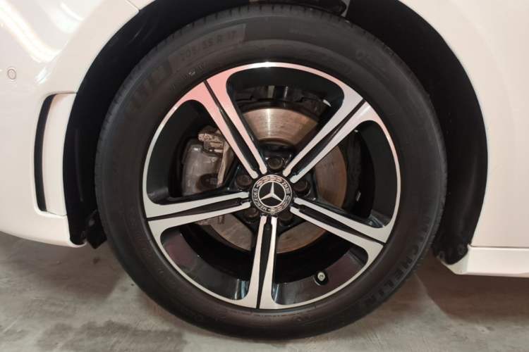 Used Mercedes-Benz A-Class 2022 Revised Version A 200 L Sport Sedan Fashionable Style Left Front Wheel Hub