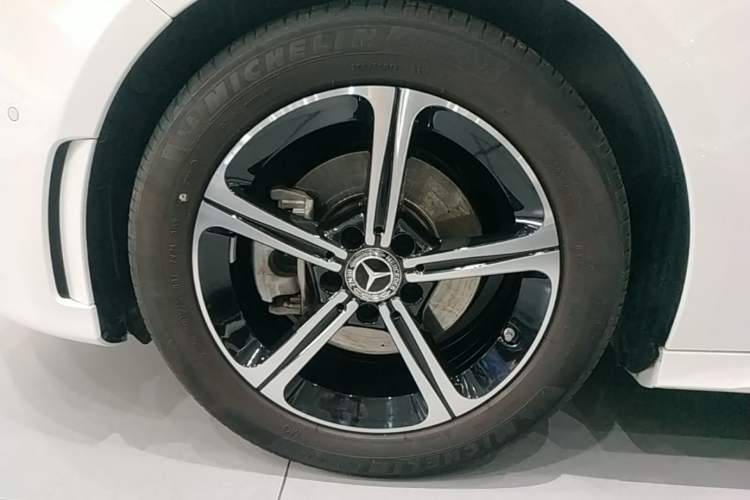 Used Mercedes-Benz A-Class 2022 Second Facelift A 200 L Sport Sedan Fashion Version Left Front Wheel Hub