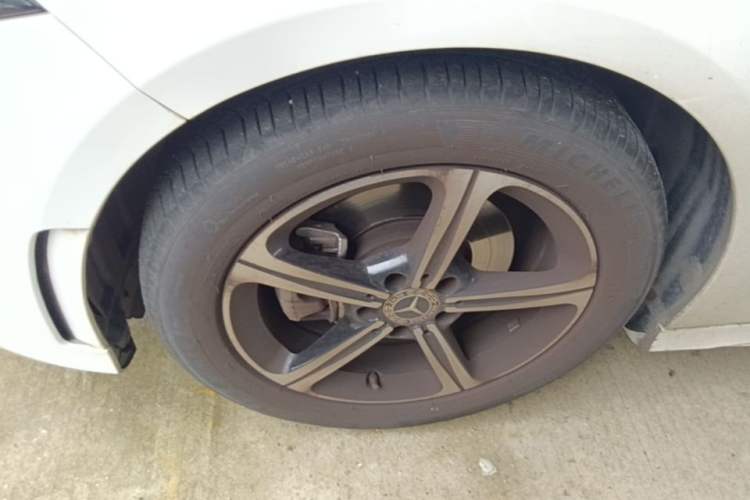 Used Mercedes-Benz A-Class 2022 Revised Version A 200 L Sport Sedan Fashionable Style Left Front Wheel Hub