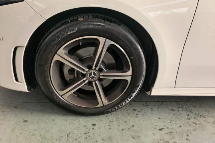 Used Mercedes-Benz A-Class 2022 Second Facelift A 200 L Sport Sedan Fashion Version Left Front Wheel Hub