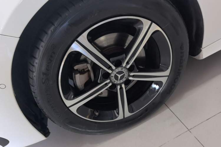 Used Mercedes-Benz A-Class 2022 Revised Version A 200 L Sport Sedan Fashionable Style Left Front Wheel Hub