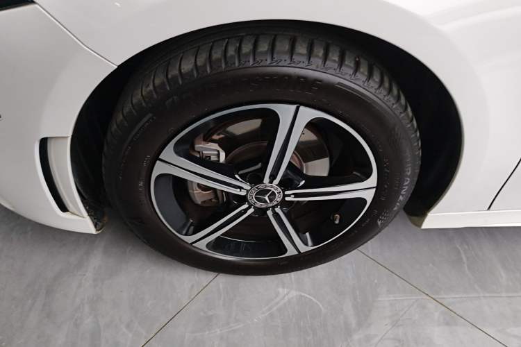 Used Mercedes-Benz A-Class 2022 Revised Version A 200 L Sport Sedan Fashionable Style Left Front Wheel Hub