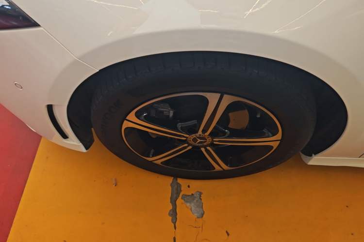 Used Mercedes-Benz A-Class 2022 Revised Version A 200 L Sport Sedan Fashionable Style Left Front Wheel Hub